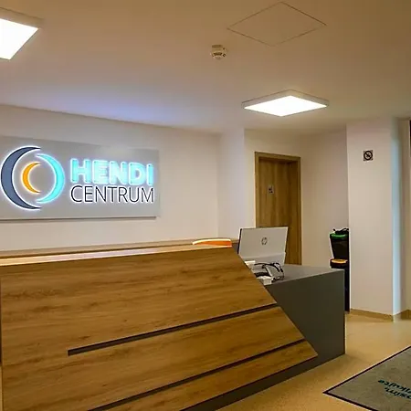 Hendi Centrum מלון פישטני