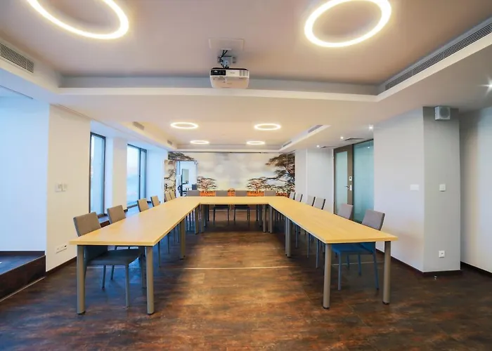 Hendi Centrum 호텔 *